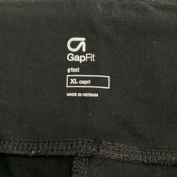 GapFit gfast black capri leggings - Picture 3 of 5